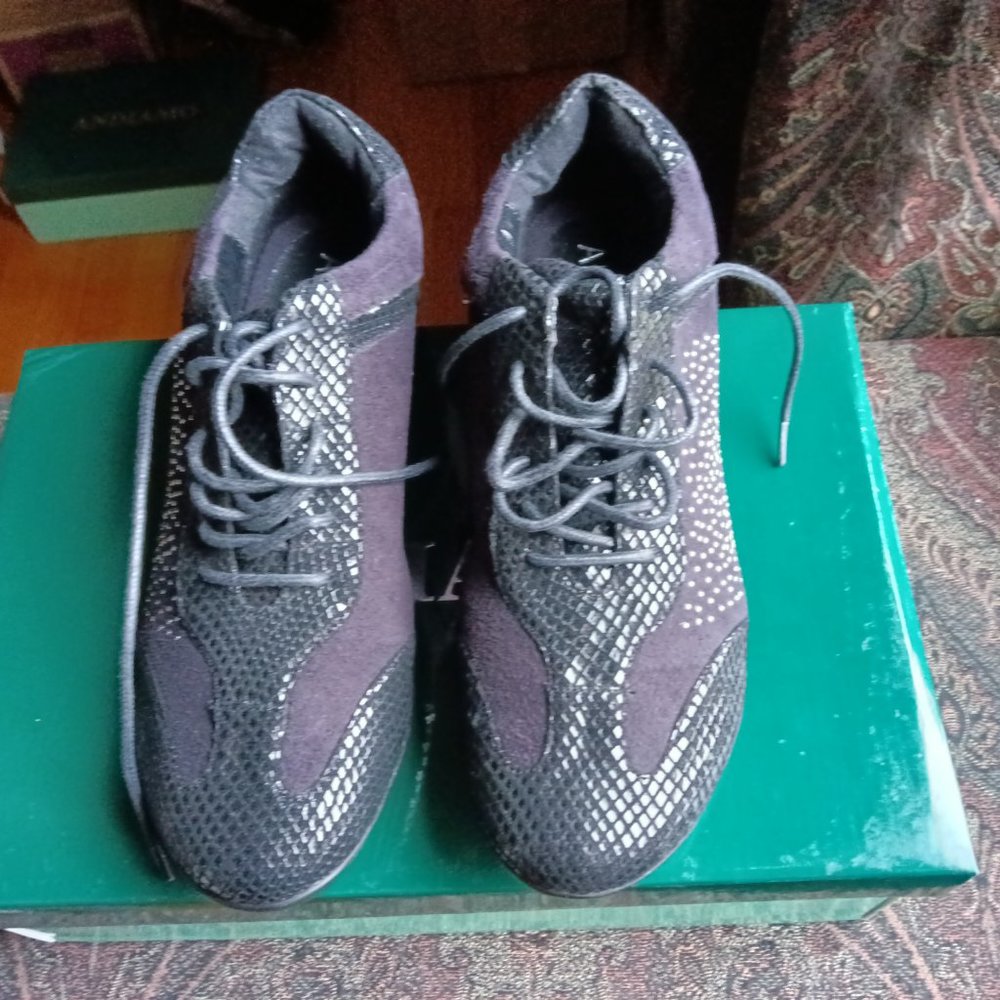 NEW. ANDIAMO SNEAKERS SIZE 7M. BLACK. EMBALLISHED SILVER BEADS.